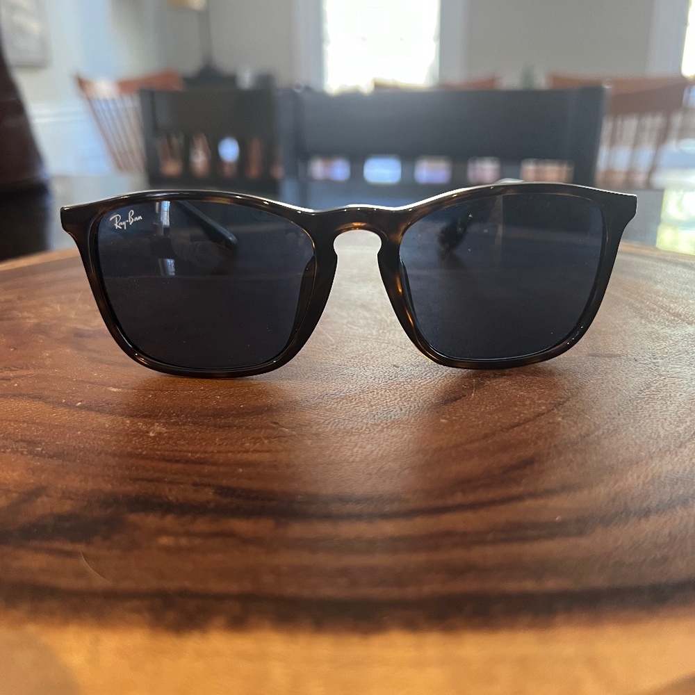 Ray-Ban RB4187 Chris sunglasses